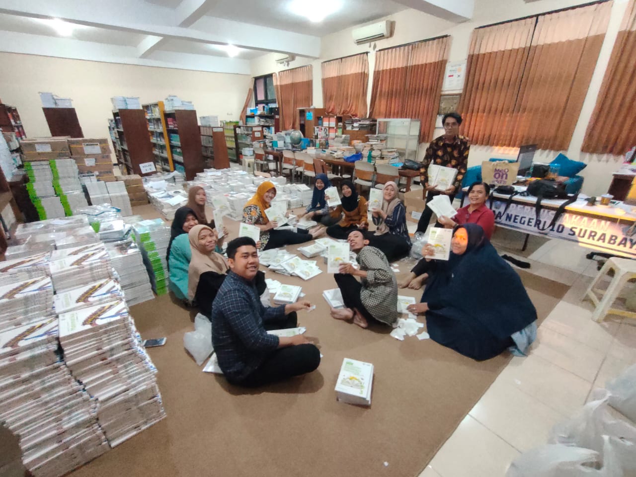 Pengembalian Buku yang Dilaksanakan di Perpustakaan SMAN 10 Surabaya